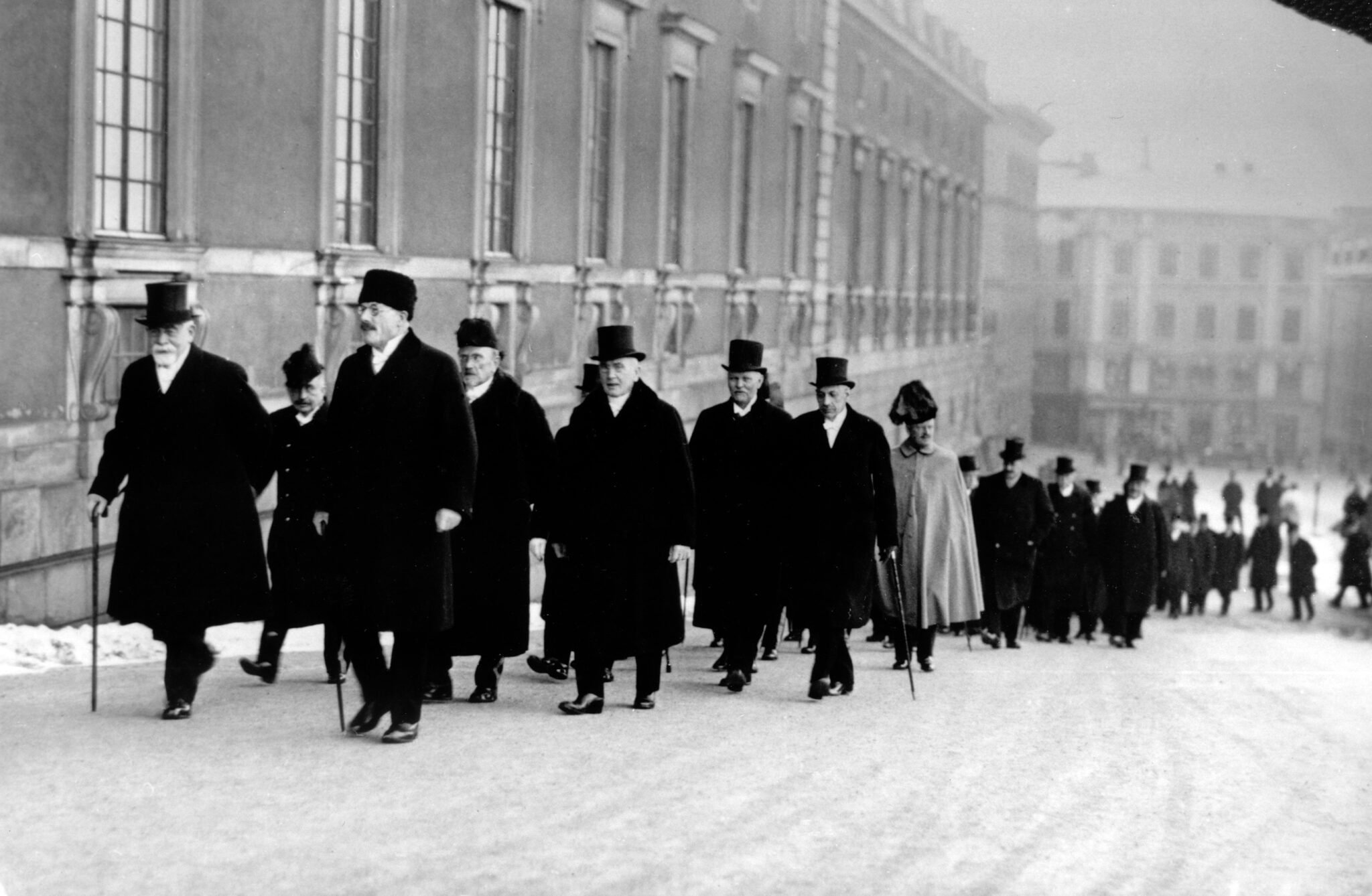   Members of Parliament walking&nbsp; towards the castle following the 1921 election]. Photo by Swedish Parliament (Sveriges riksdag). &nbsp; 